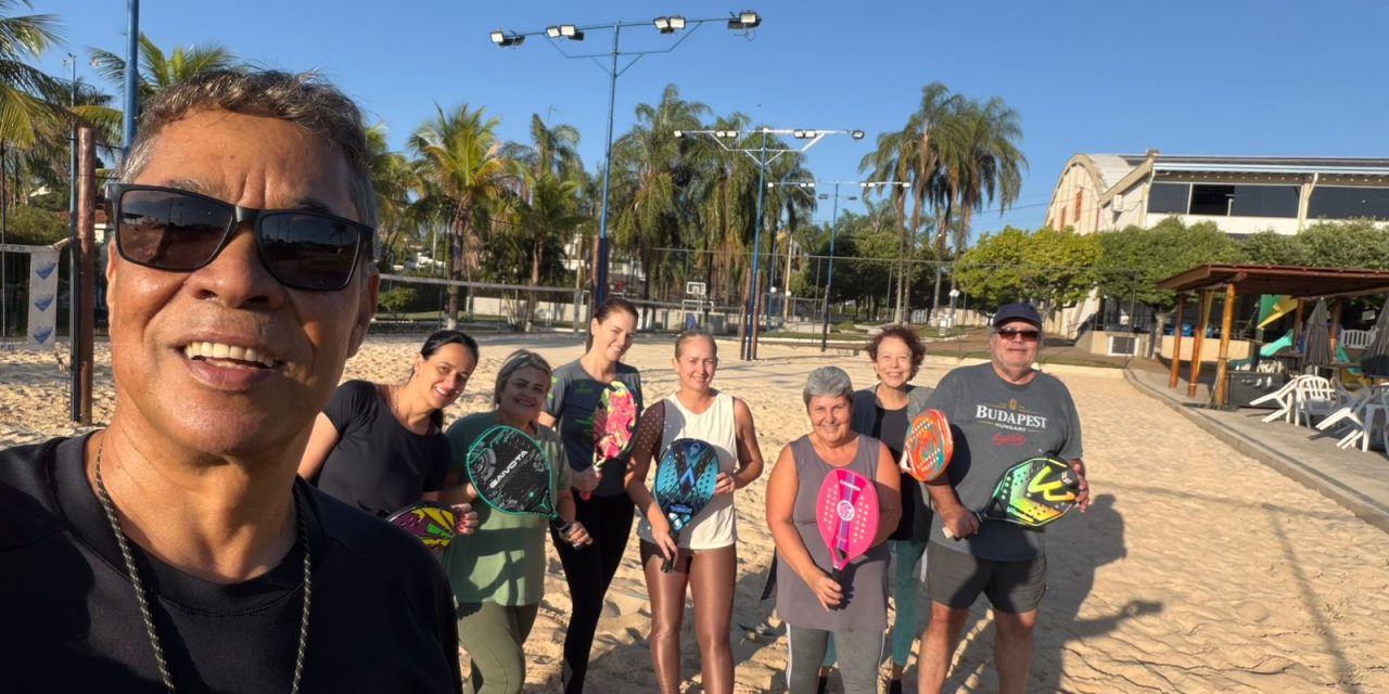 Beach Tennis agita o CCFB em grande jogo-treino supervisionado pelo professor Giba