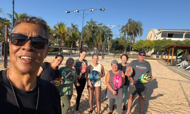 Beach Tennis agita o CCFB em grande jogo-treino supervisionado pelo professor Giba